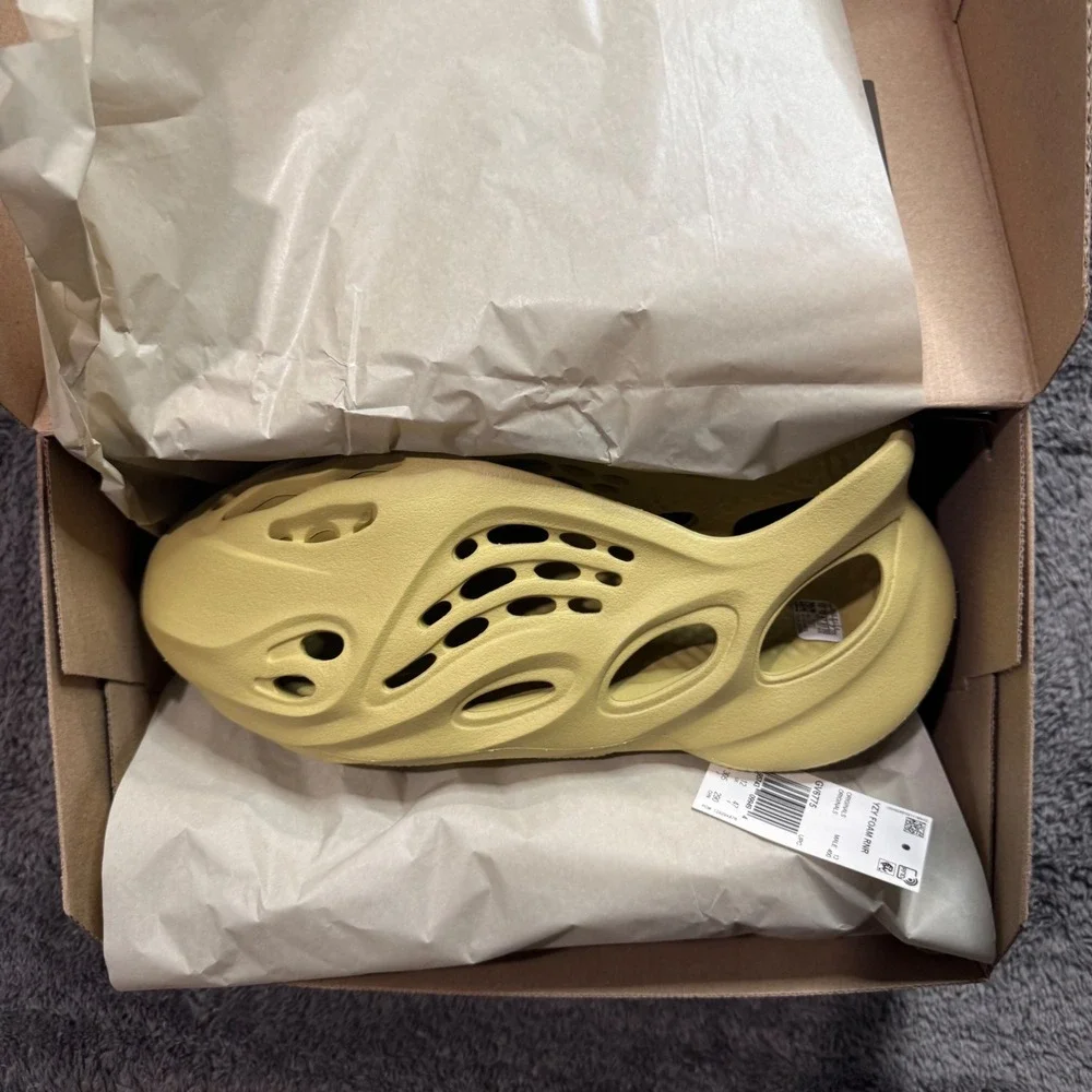 Adidas Yeezy Foam RNR Sulfur GV6775 Mens Size 12 Yellow Slip On Sneakers New